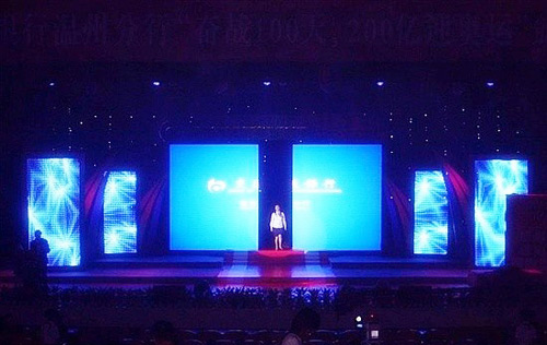 電動(dòng)開合LED顯示屏